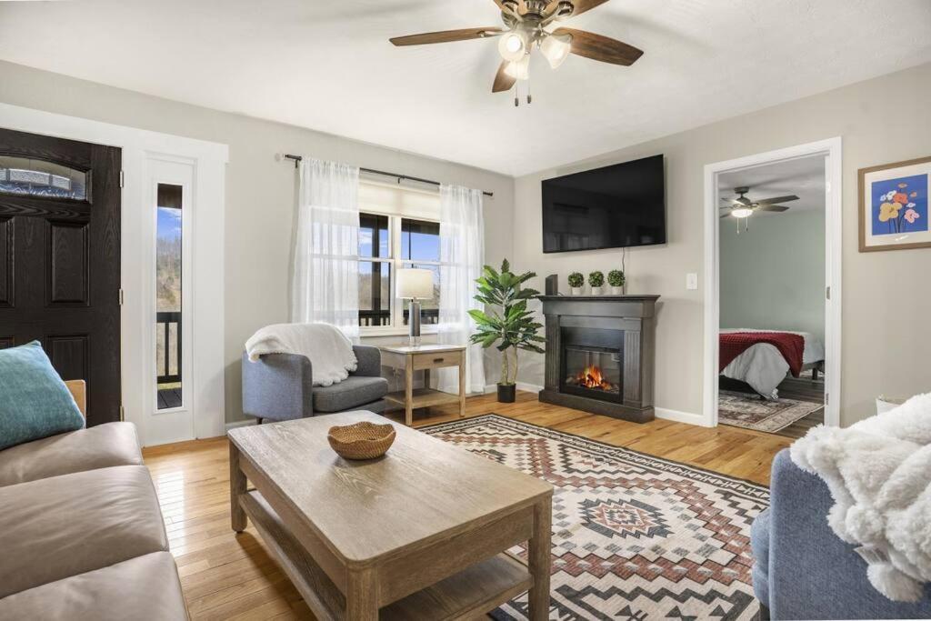 Mountain Views, Hot Tub, Firepit, Dog Friendly, Ev Connector Villa Stanley Exterior photo