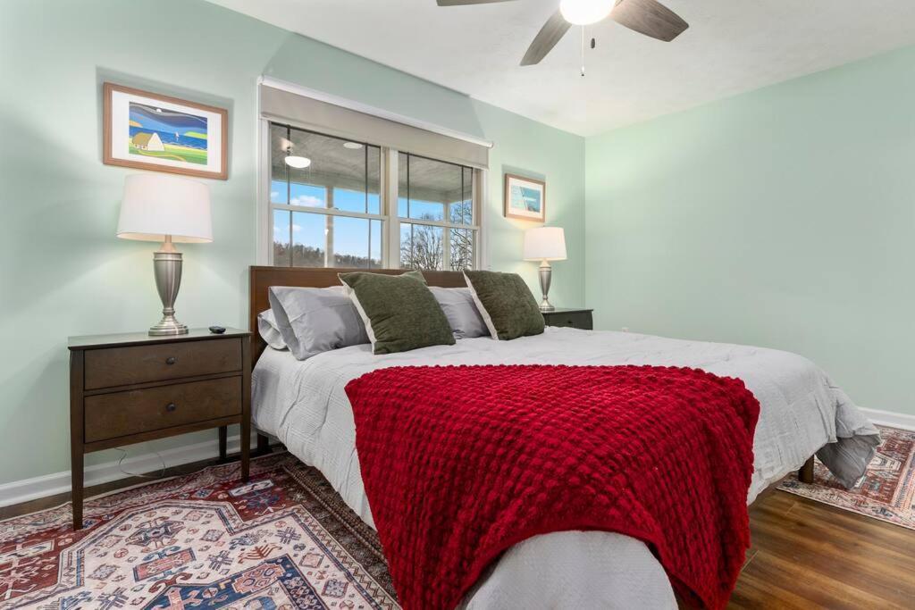 Mountain Views, Hot Tub, Firepit, Dog Friendly, Ev Connector Villa Stanley Exterior photo