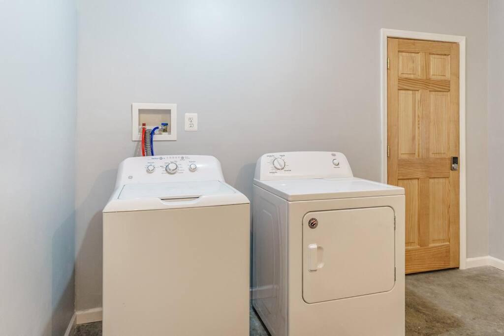 Mountain Views, Hot Tub, Firepit, Dog Friendly, Ev Connector Villa Stanley Exterior photo