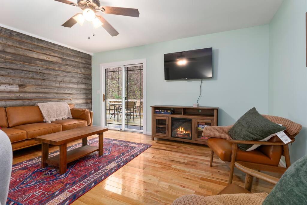 Mountain Views, Hot Tub, Firepit, Dog Friendly, Ev Connector Villa Stanley Exterior photo